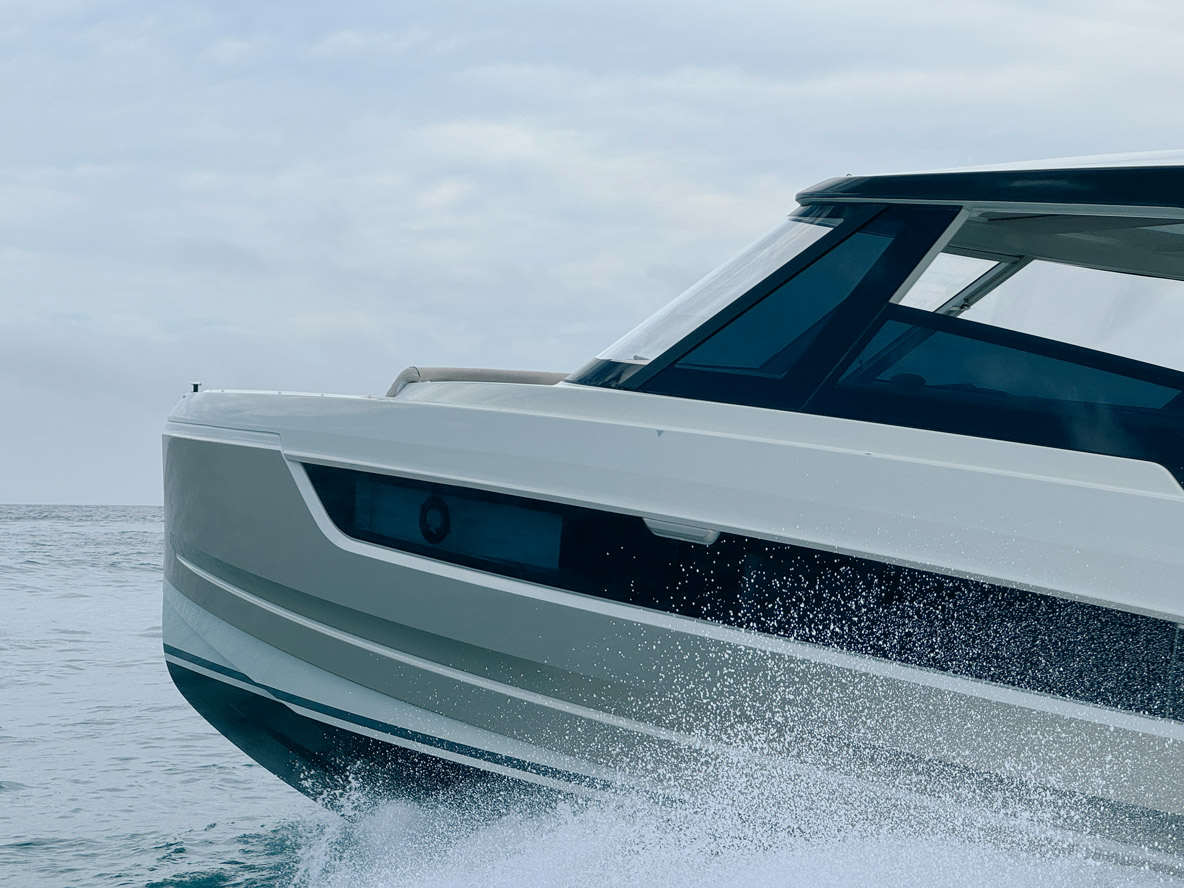 Les architectes de J&J Design ont livré un dessin très épuré et intemporel.