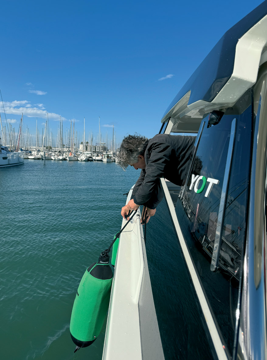 Faute de passavant, ce pare-battage est frappé depuis l’intérieur…