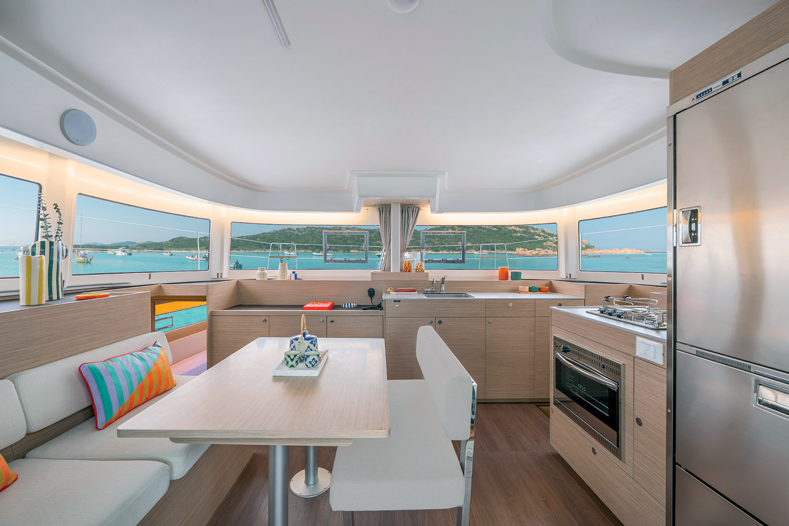 Cette vue de la nacelle résume très bien les progrès réalisés en 25 ans en matière d’aménagement et  d’ergonomie intérieurs.