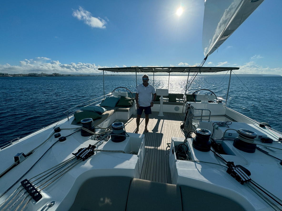 L’accastillage et le système de barre ont été entièrement revus.