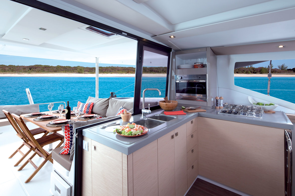 La grande ouverture et le plancher de plain-pied  garantissent une excellente circulation entre l’extérieur  et l’intérieur.