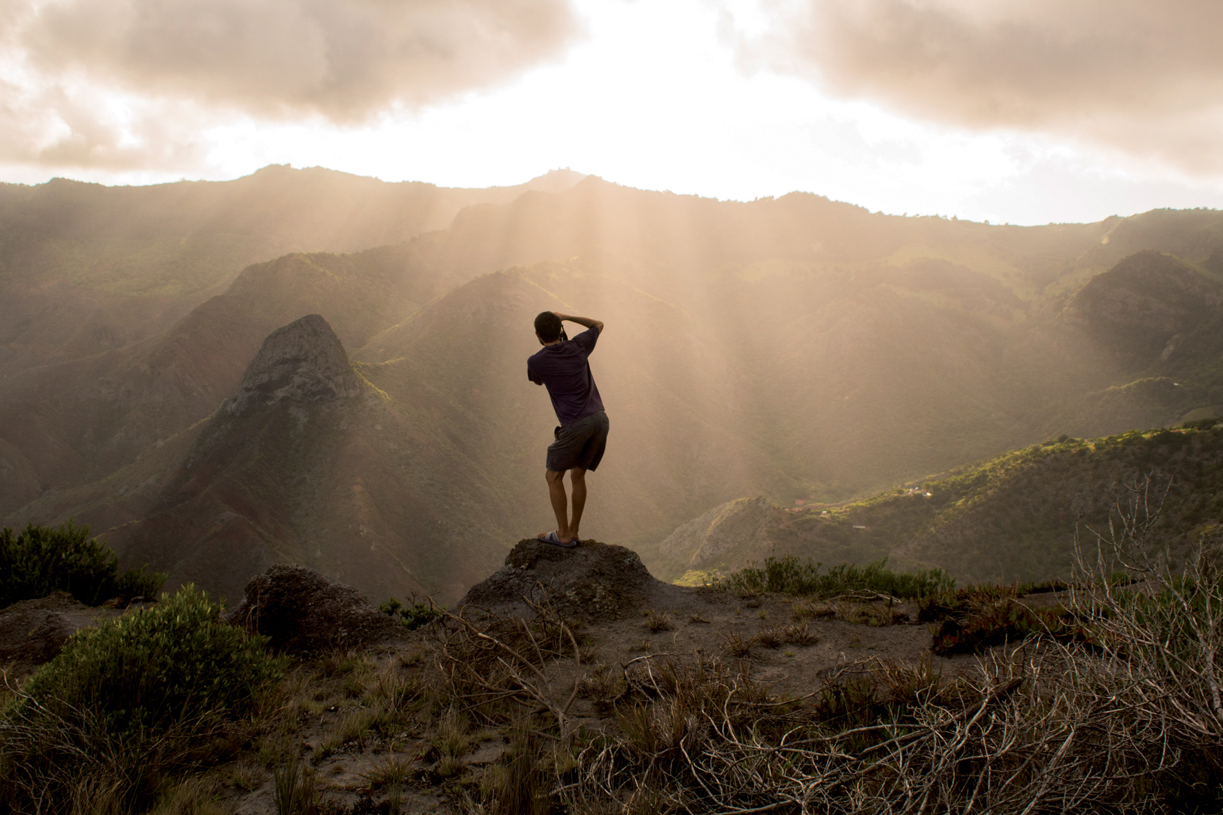 Grimper au-dessus de Sandy Bay pour s'imprégner du coucher de soleil a été l'un des moments forts de notre escale à Sainte-Hélène.