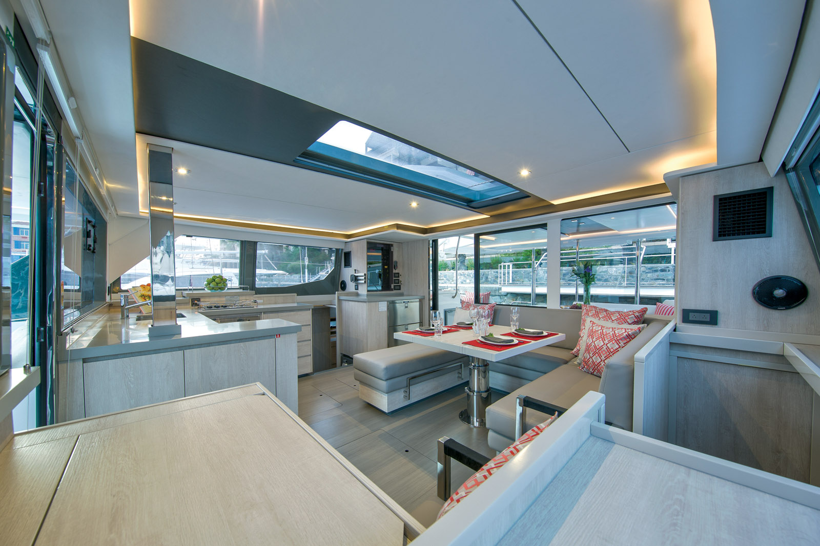 La nacelle offre un volume généreux pour un 45 pieds.