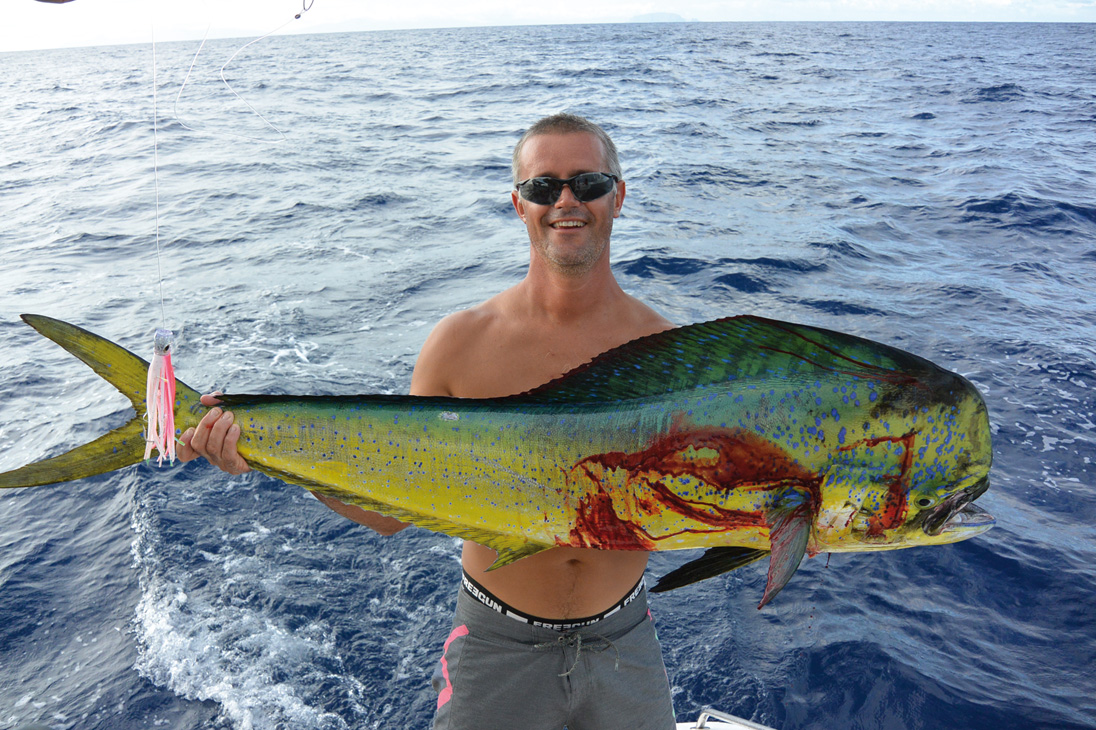 Lors de votre préparation, n'oubliez pas la pêche : c'est peut-être l'activité la plus importante à bord… 