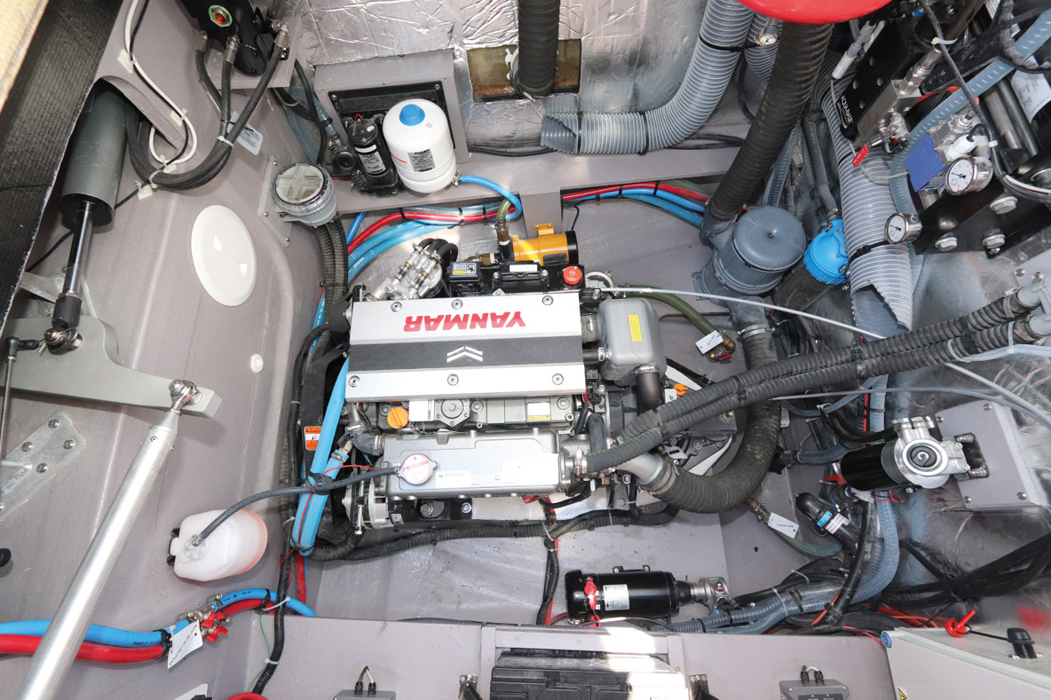 Les cales offrent un bon accès aux moteurs et aux éléments du système de barre.