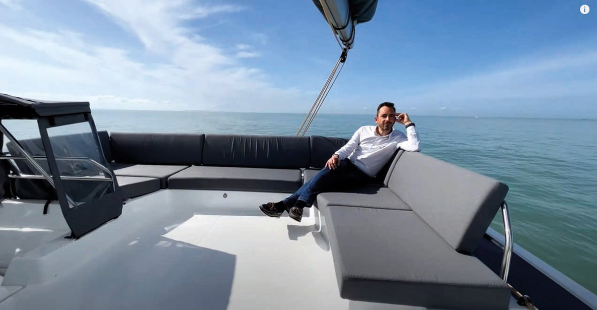 The flybridge of the Tanna 47 offers a much larger lounge deck than the Saona 47, with a sunbathing area measuring 6’5” x 5’ (1.95 x 1.5 m).  The coachroof and bimini can be decked with integrated solar panels.