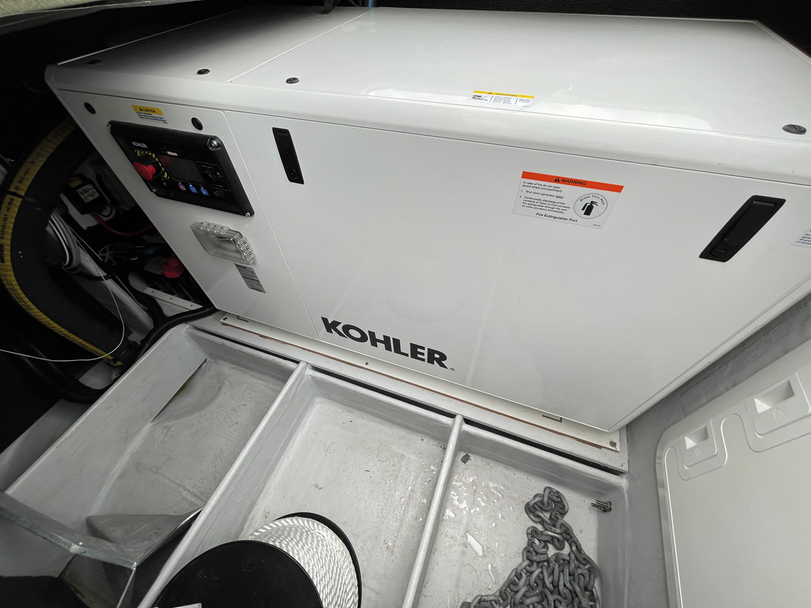 Le générateur de 32 kW reste encore indispensable pour assurer la sécurité de naviguer à 5 nœuds au moteur quel que soit l’état de charge des batteries et…  de la mer !