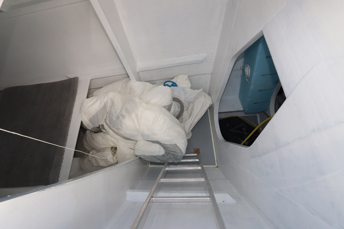 Les couchettes dites « de mouillage » sont accessibles depuis l’extérieur, à l’avant.