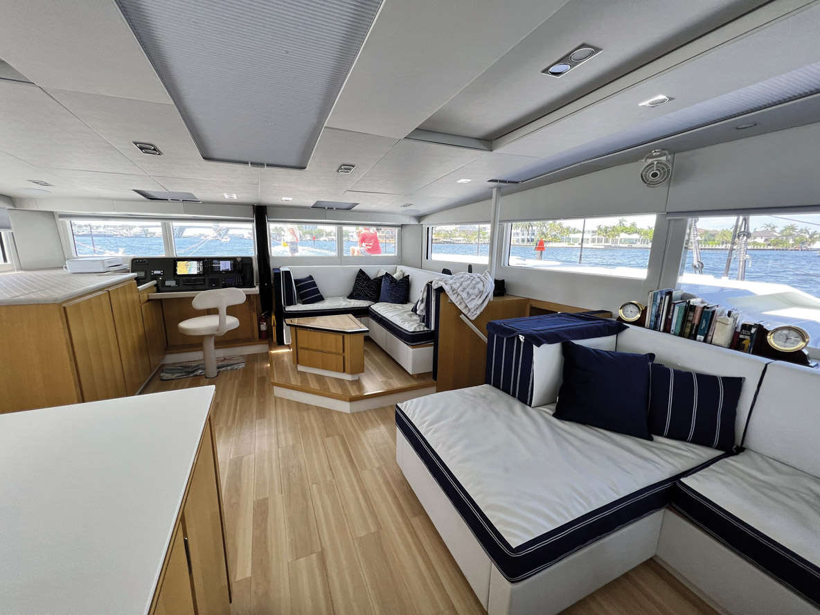 L’immense nacelle sans aucune cloison offre un espace digne d’un yacht de 90 pieds, le tout avec une vue à 360°.