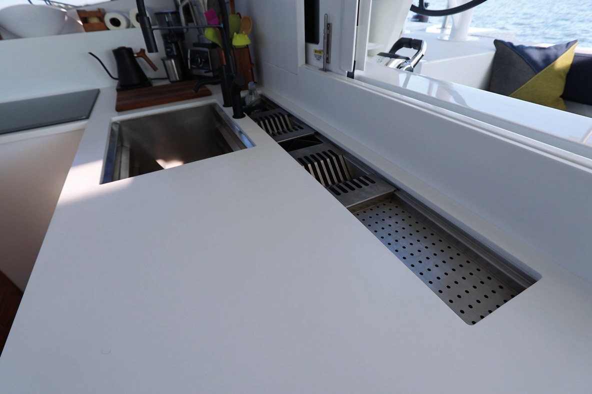 The galley is quite complete with even a central island, two  refrigerators and two freezers. A little tip: the countertop has a drainer  with its own waste.