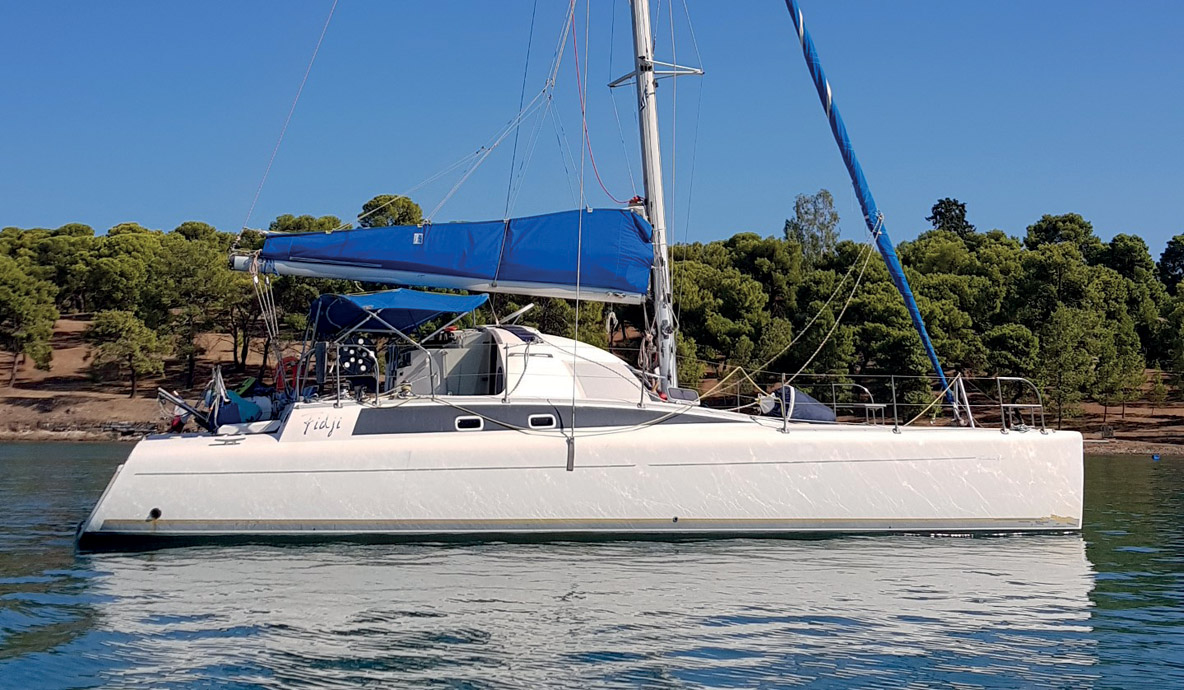 This profile view highlights the limited hull freeboard and streamlined nacelle – certainly an aerodynamic design!