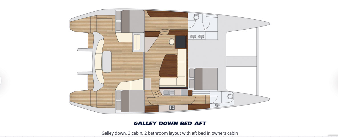 L’espace de travail est vaste autour des saildrives Volvo de 50 CV.  Un générateur est installé dans  une soute et une unité de  climatisation dans l’autre.