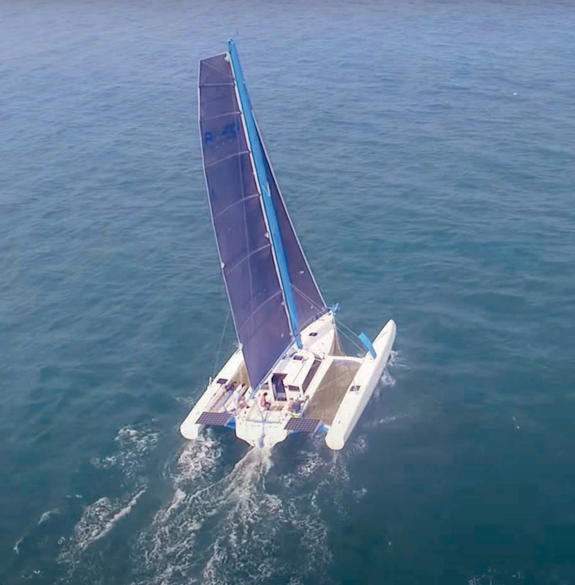 Le set de voiles Performance permet déjà d’atteindre une bonne vitesse, souvent  supérieure à celle du vent.