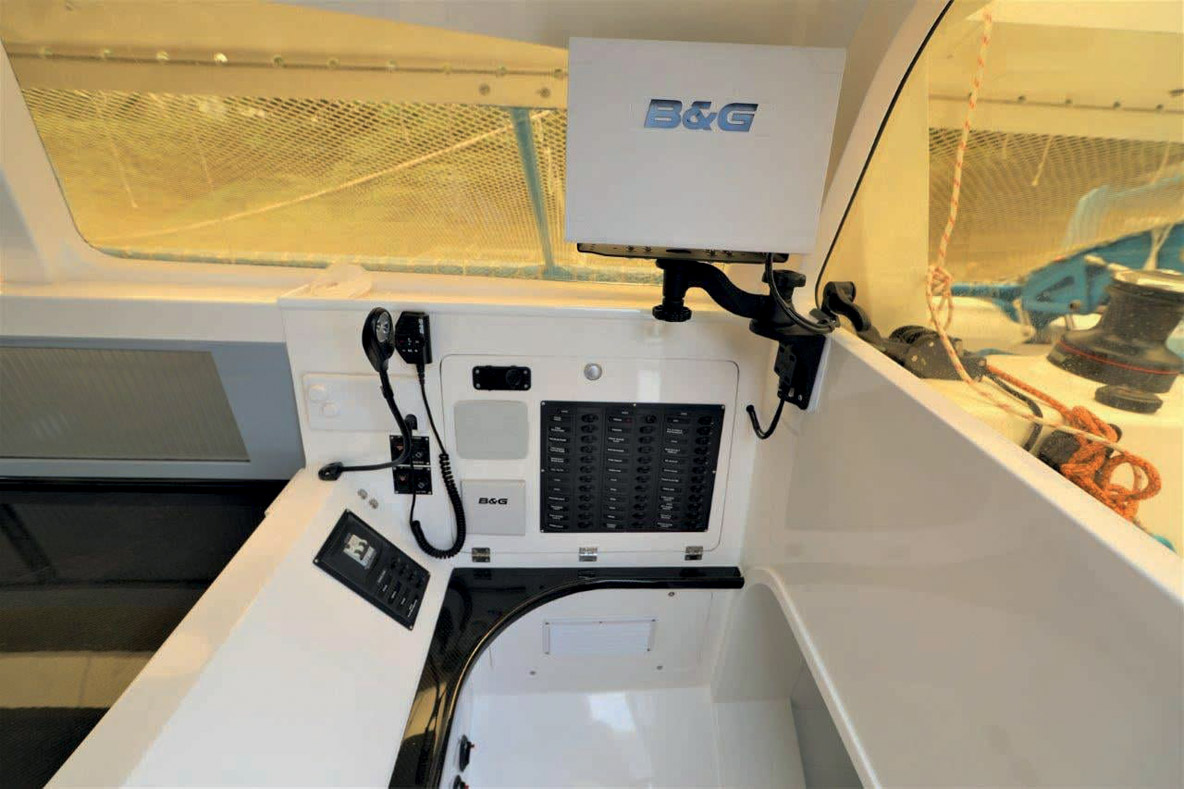 A droite de la descente,  un petit coin navigation  a été aménagé ;  il ne comprend  pas de table.