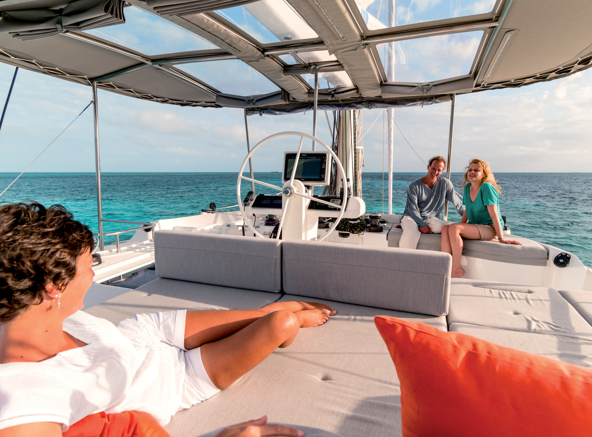 Vu le confort offert par le flybridge et l’agrément de son poste de barre, on peut comprendre que la formule ait ses adeptes…