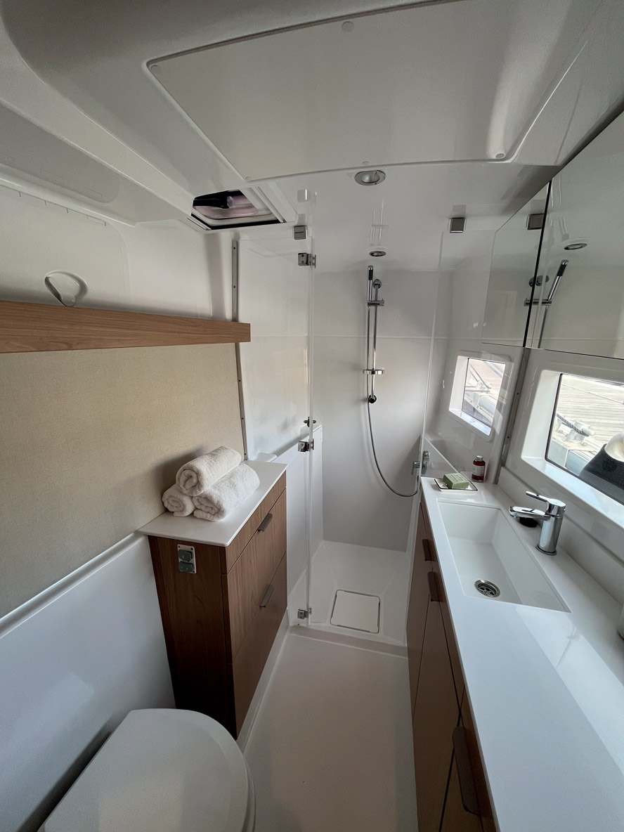 La coque tribord Propriétaire de notre modèle d’essai offre un confort incroyable…