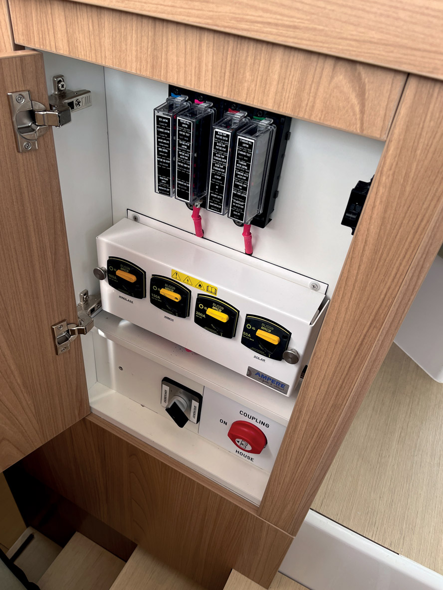 Le tableau à fusibles est un exemple du genre – accès rapide et intuitif !