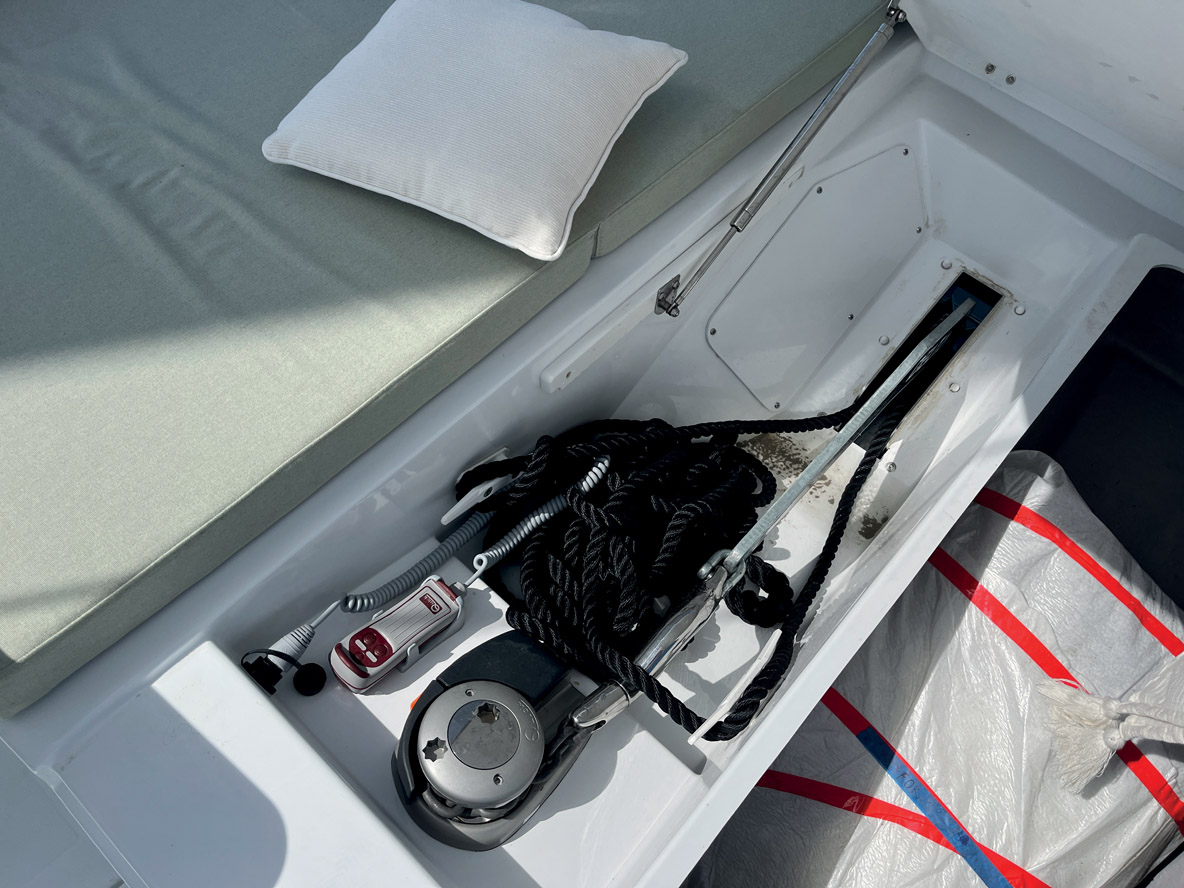 L’ensemble guindeau/baille à mouillage est bien agencé.