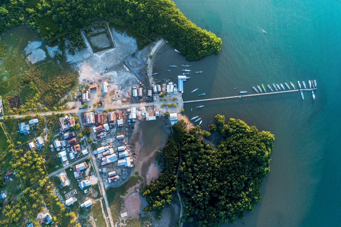Le village de Riung est dédié avant tout à la pêche, comme en témoigne son imposante jetée d’amarrage.