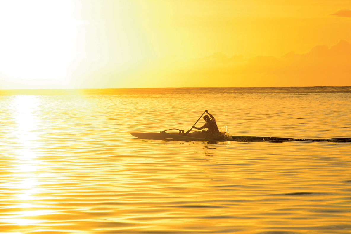 Le vaʻa est une pirogue  à balancier typique  de la Polynésie –&nbsp;un mini  multicoque dont nous vous parlerons bientôt en détail.