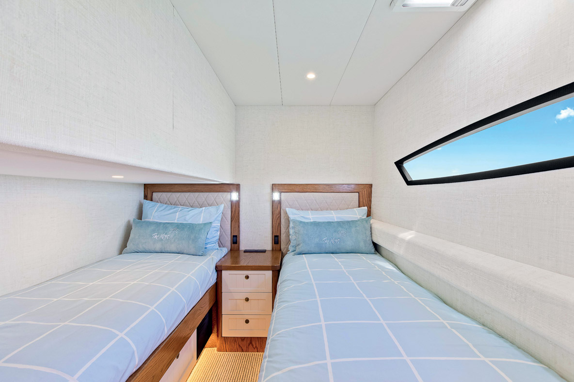 The Keys offre quatre cabines, avec deux lits doubles et deux couchettes simples.