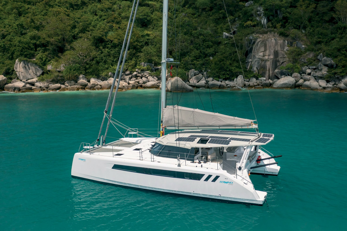 Le 1370 affiche une belle autonomie grâce à son réservoir de 600 litres et à de nombreux panneaux solaires.