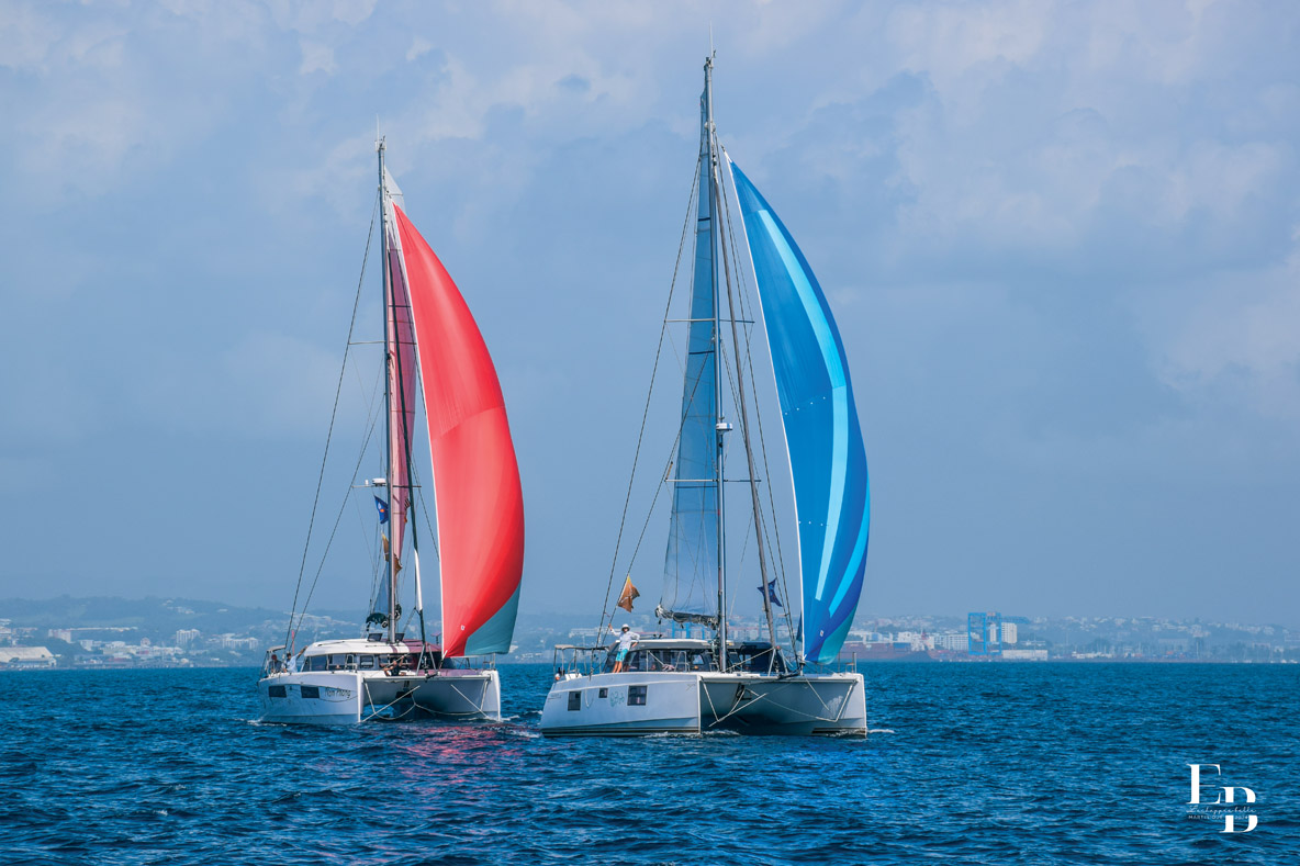 Entre Code D et  asymétrique, la bataille fait rage : le contrôle  est serré, mais la  bonne humeur reste  la première règle  de cette régate.