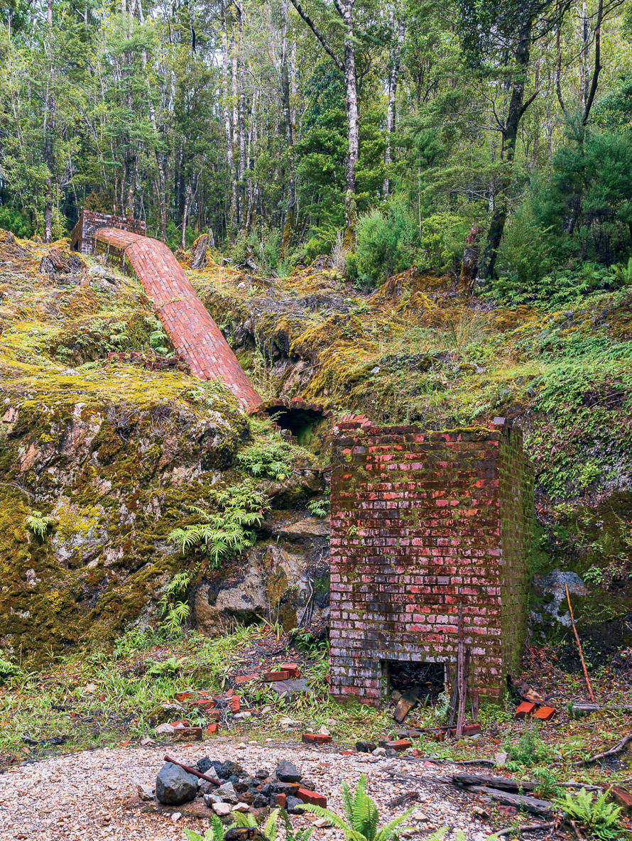 Une ancienne fonderie pour l’extraction  de l’or dans Preservation Inlet.