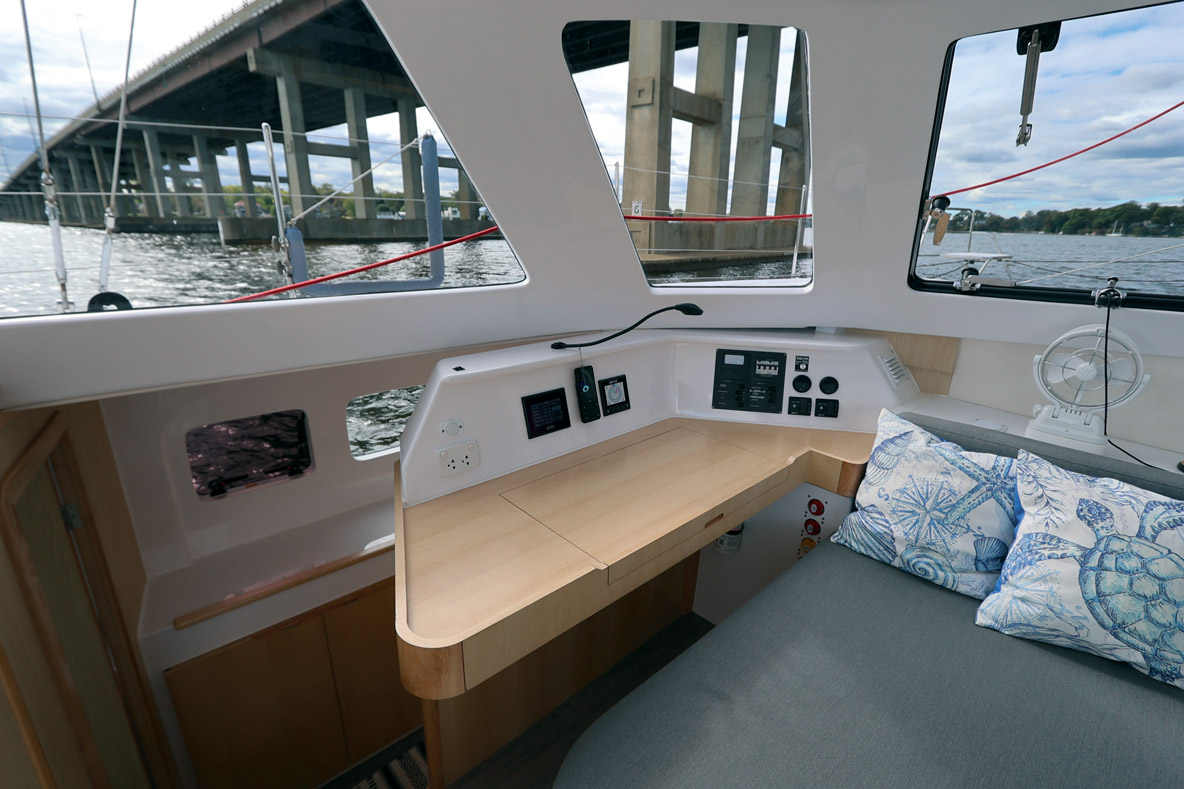 Même s’il ne mesure que 39 pieds, le Seawind possède une vraie table à cartes.