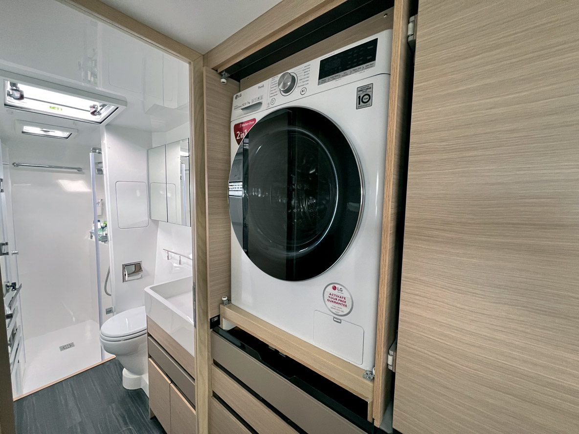 C’est aussi dans la suite Propriétaire que l’on trouve une machine à laver séchante.