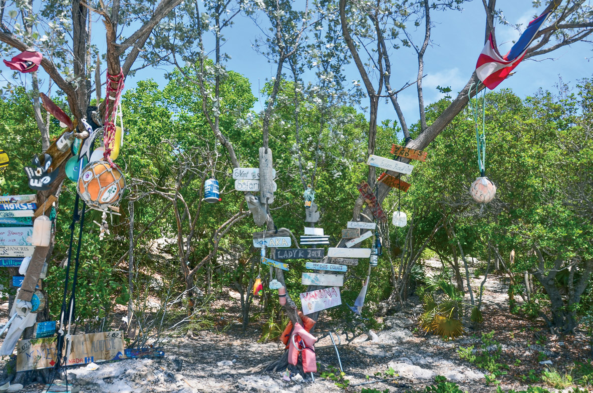 Il semblerait que ce soit une coutume internationale de laisser son empreinte dans des lieux marquants.