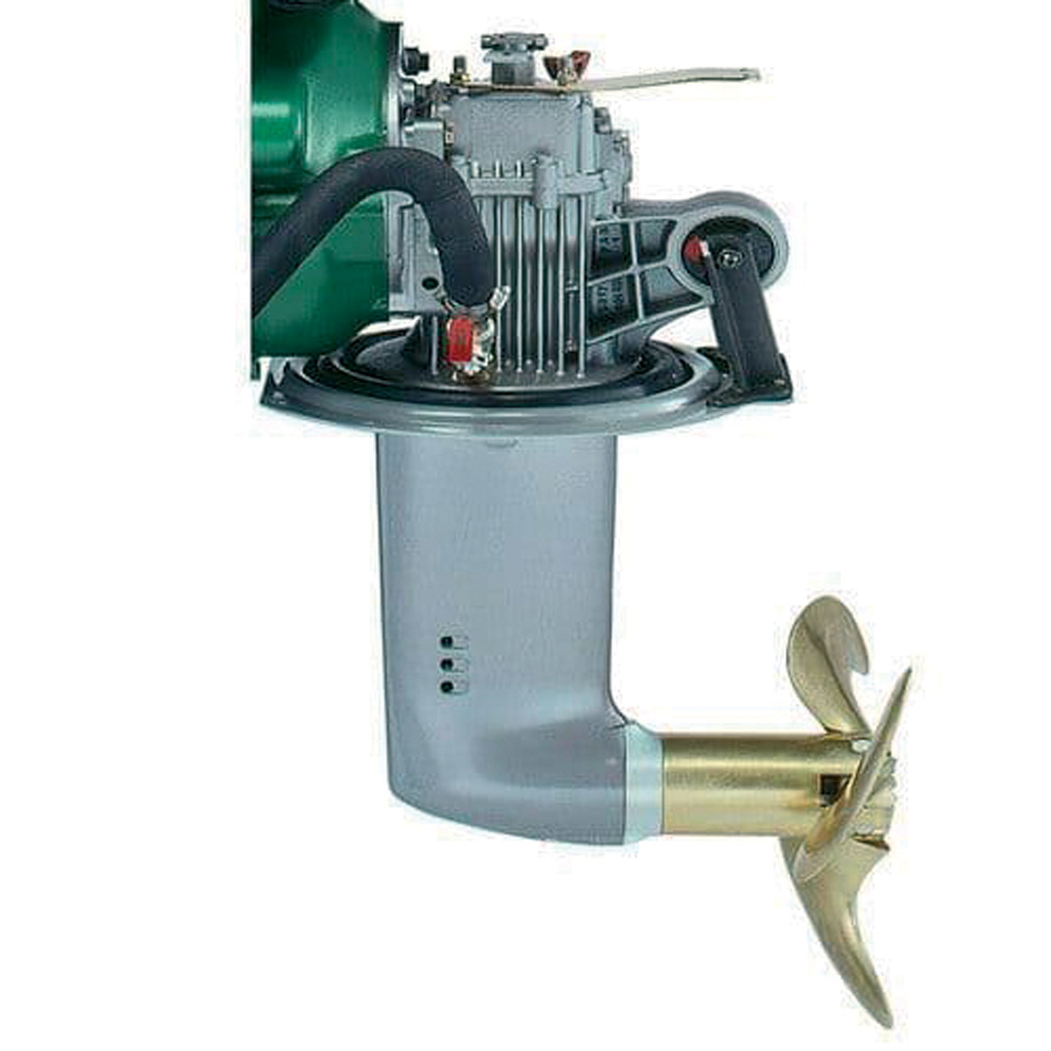 La transmission sail drive offre  de nombreux avantages, mais  elle est aussi bien plus complexe.