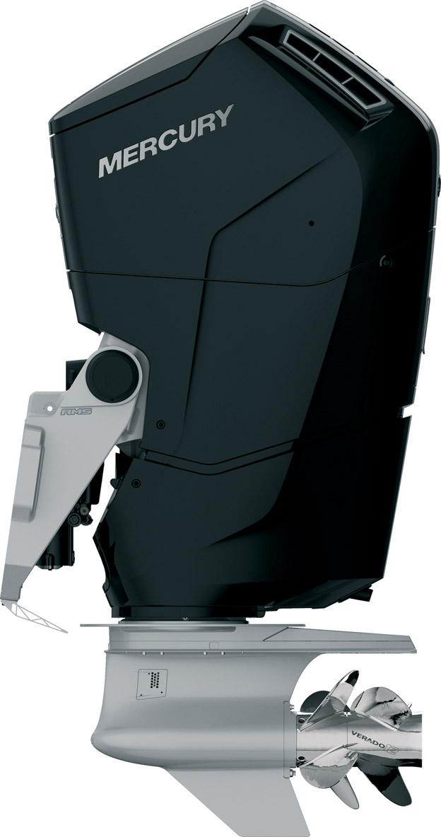 La puissance des moteurs hors-bords atteint désormais 600 CV, à l’image de ce Mercury Verado à 12 cylindres en V ; de quoi créer une alternative convaincante à la classique motorisation  in board.