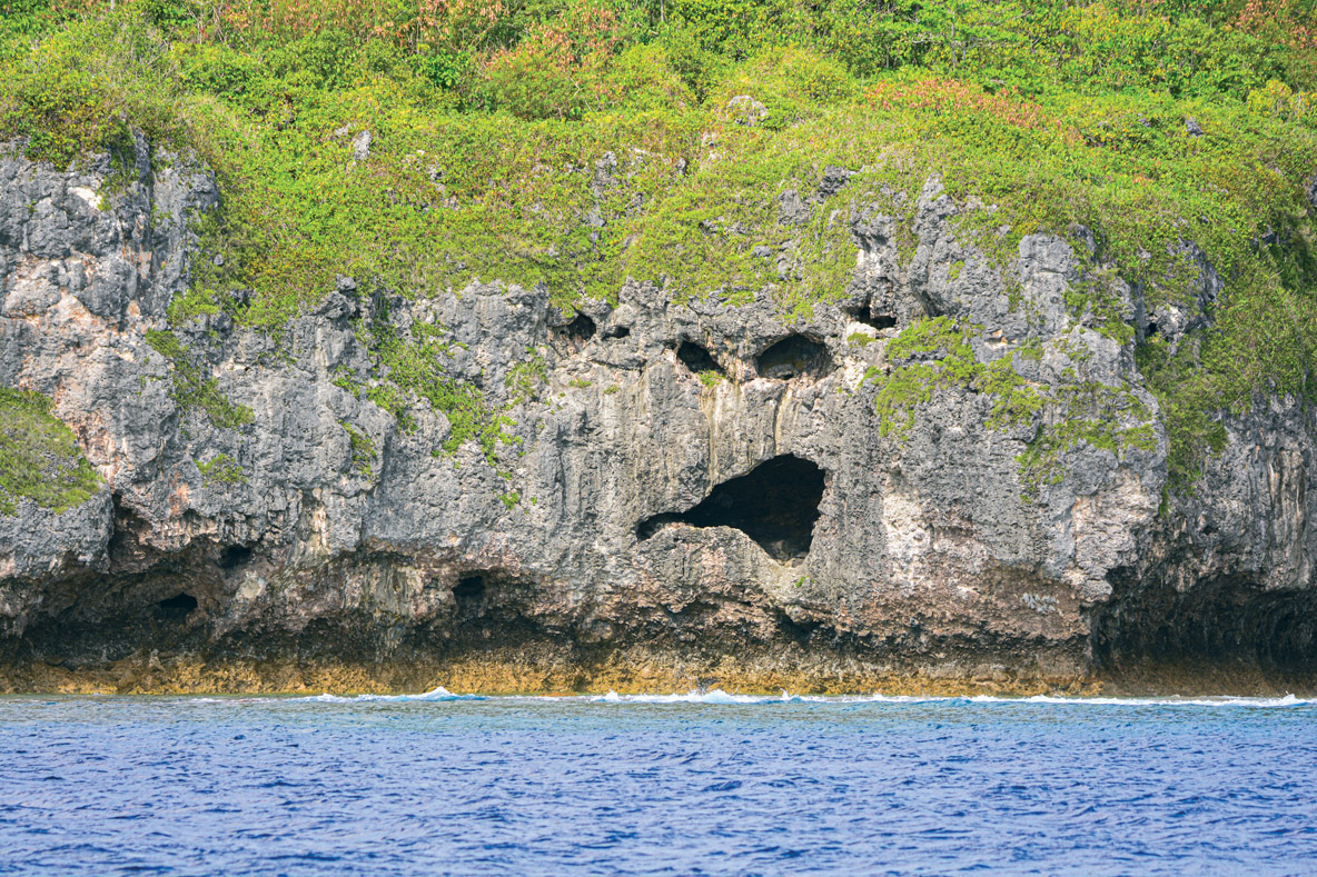 Et des visages se forment dans les falaises…
