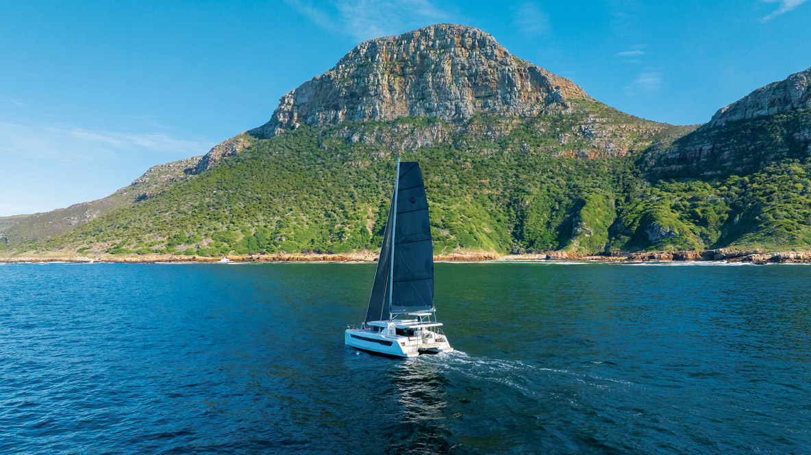 Premiers essais sous voile au pied de Table Mountain, à Cape Town.