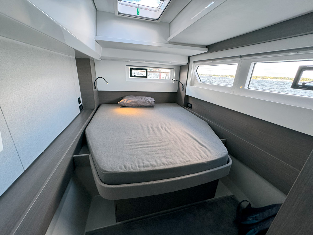 Les cabines invités sont spacieuses et disposent toutes d’une salle de bains privée.