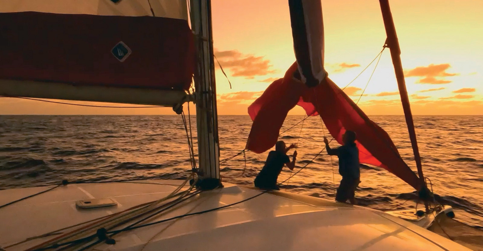 Au crépuscule, nous rentrons le spi asymétrique.