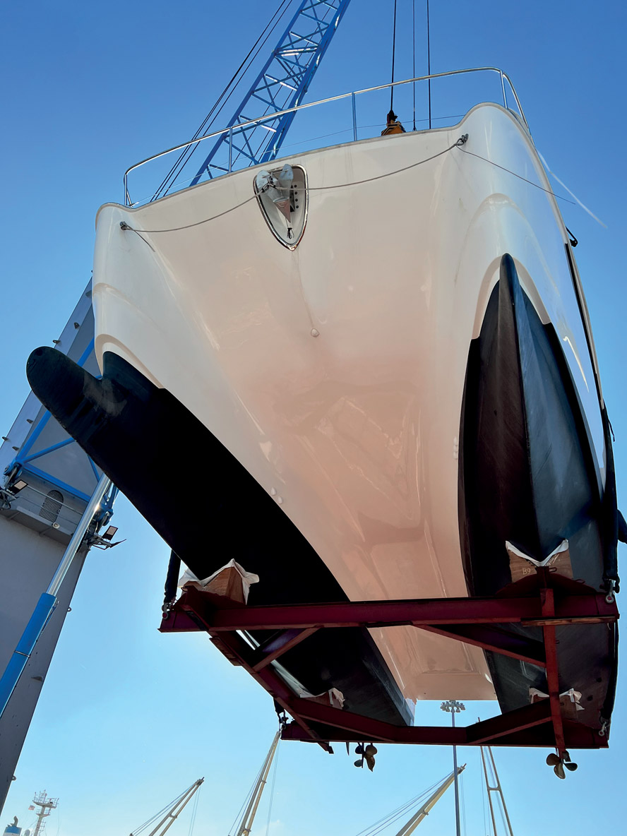 As with other models in the range, the hull incorporates bulbous bows to improve comfort and stability.