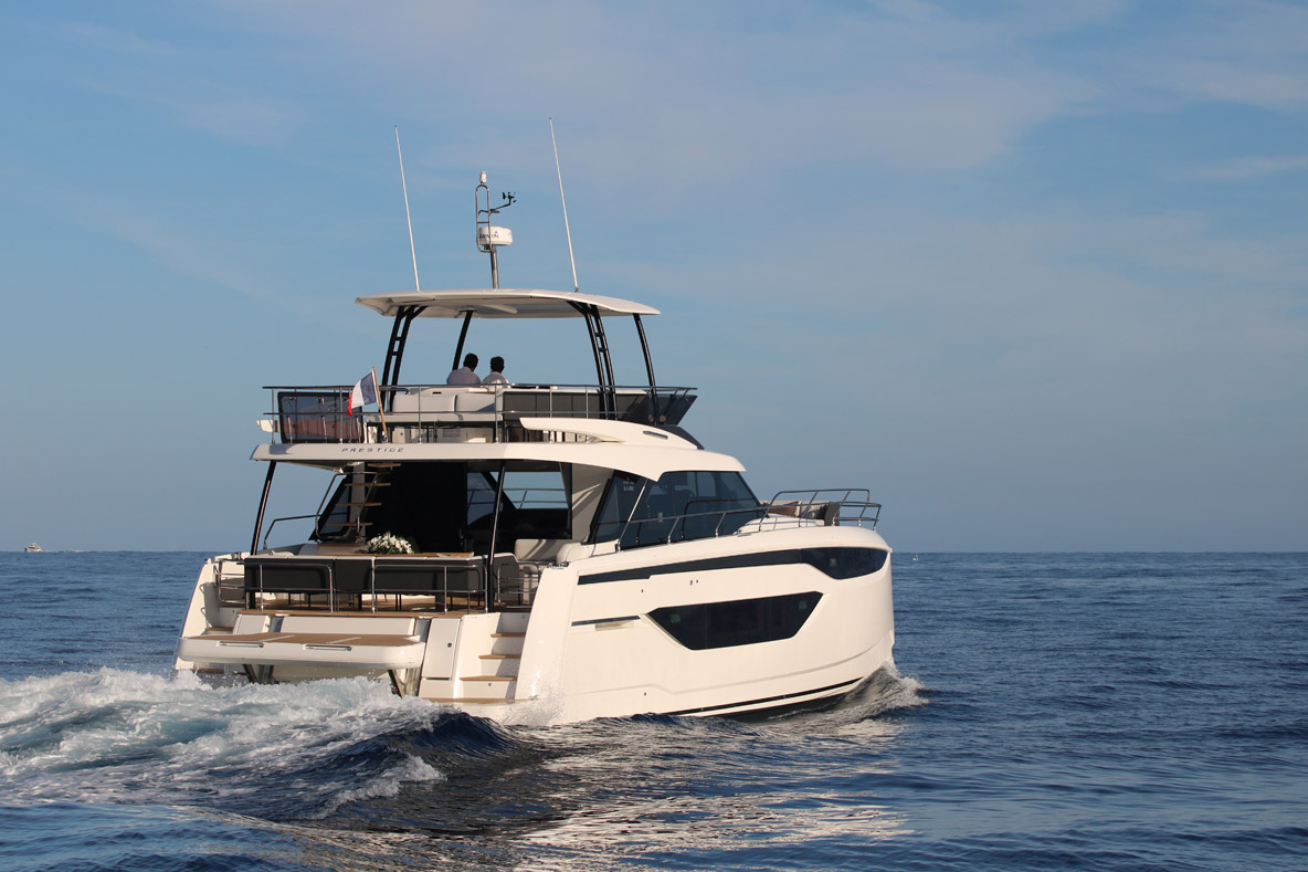 With its 315 gallons of fuel, the Prestige M48 has a range of 500 nm at 9 knots.
