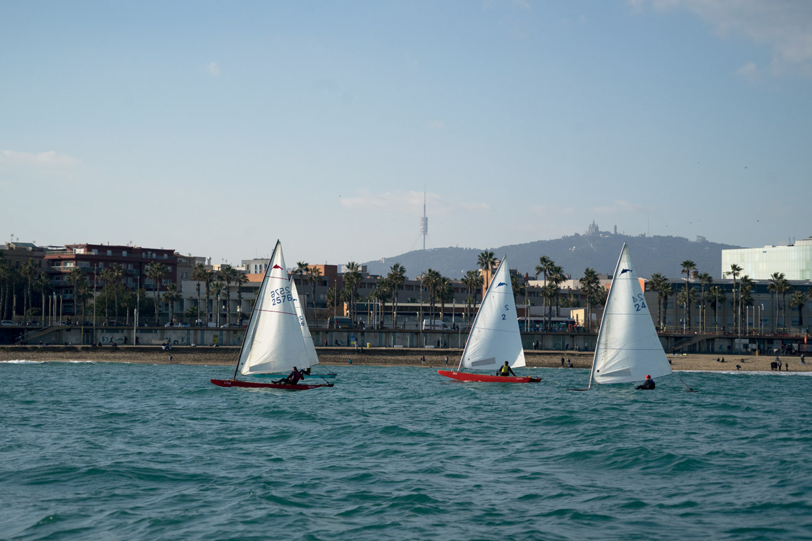 Le temps d’une pause-déjeuner, les patinaires participent à une des régates  hebdomadaires organisées par le club.