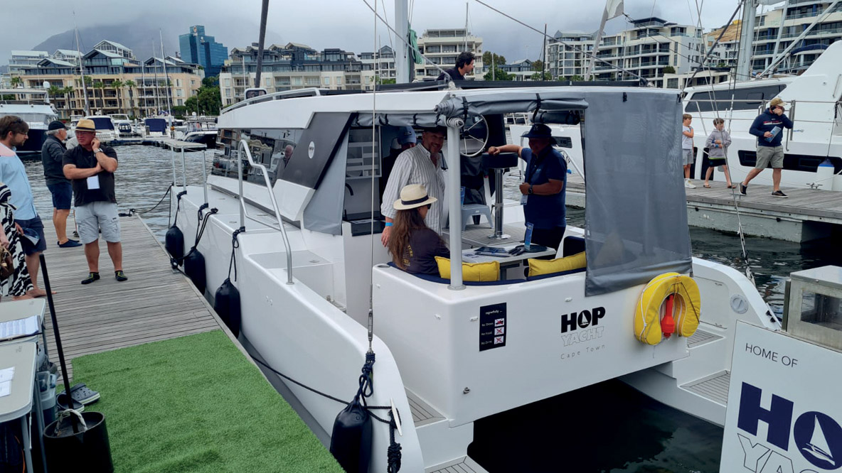 Les volumes de vie sont impressionnants. L’ergonomie a été étudiée pour disposer de toute la zone habitable de plain-pied – on ne se gêne pas à bord.