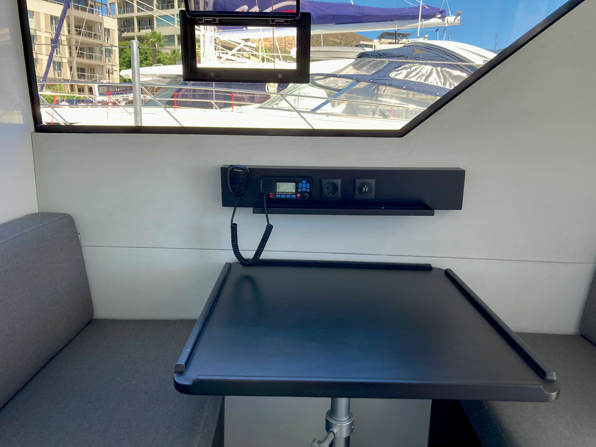 La coursive qui mène à la cabine peut être utilisée pour prendre le café ou pour faire dormir les enfants.