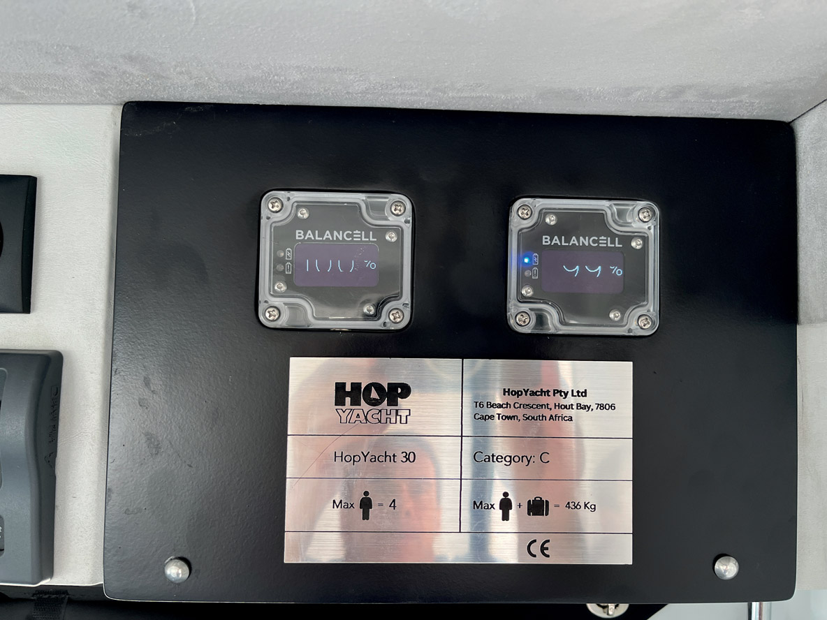 Le système de gestion des batteries est très simple ; il peut même être géré à distance depuis Cape Town via une connexion Internet.