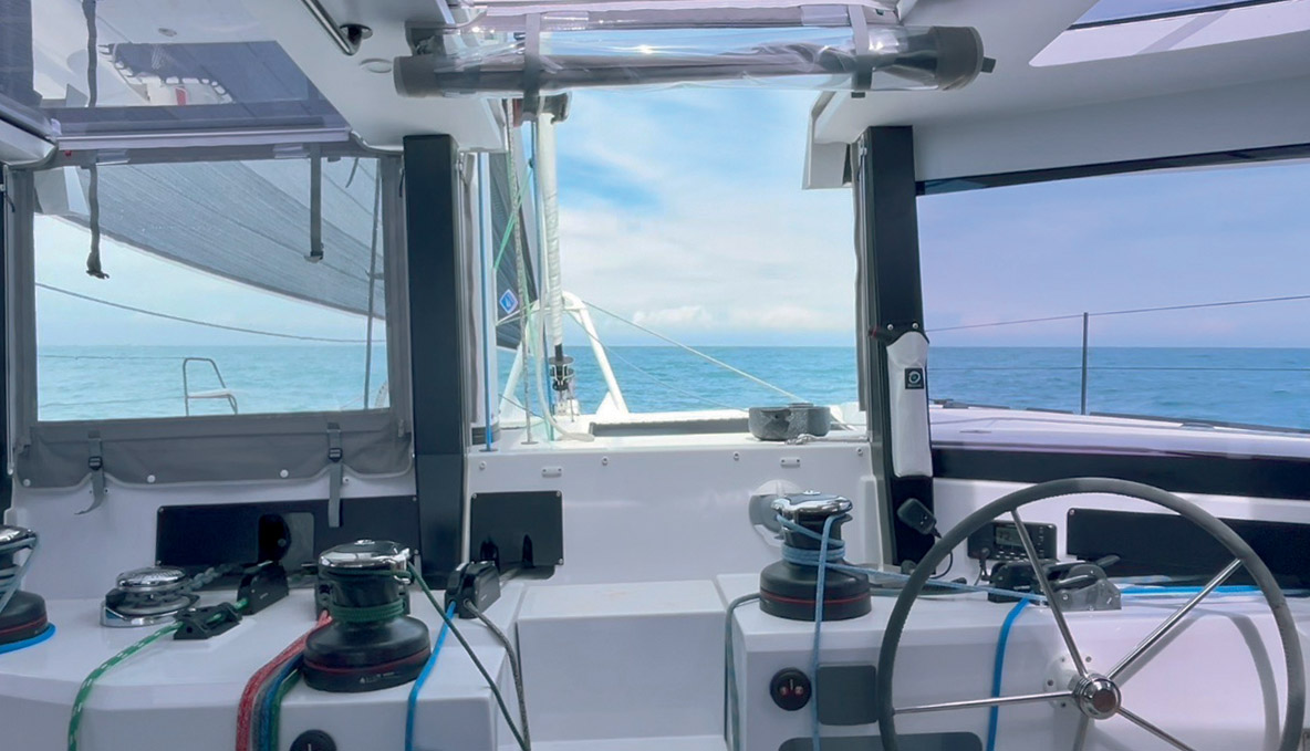 Trois marches suffisent à rejoindre le pontage avant.