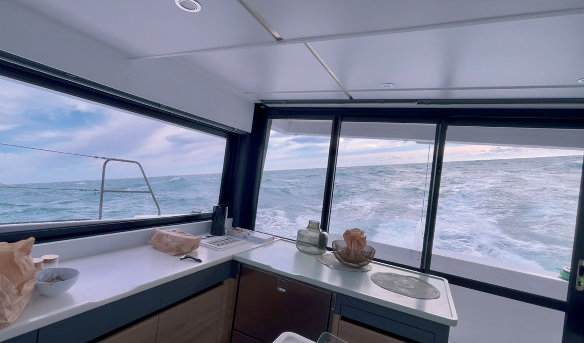 Les cabines arrière profitent de ce remarquable hublot angulaire – mais arrondi !