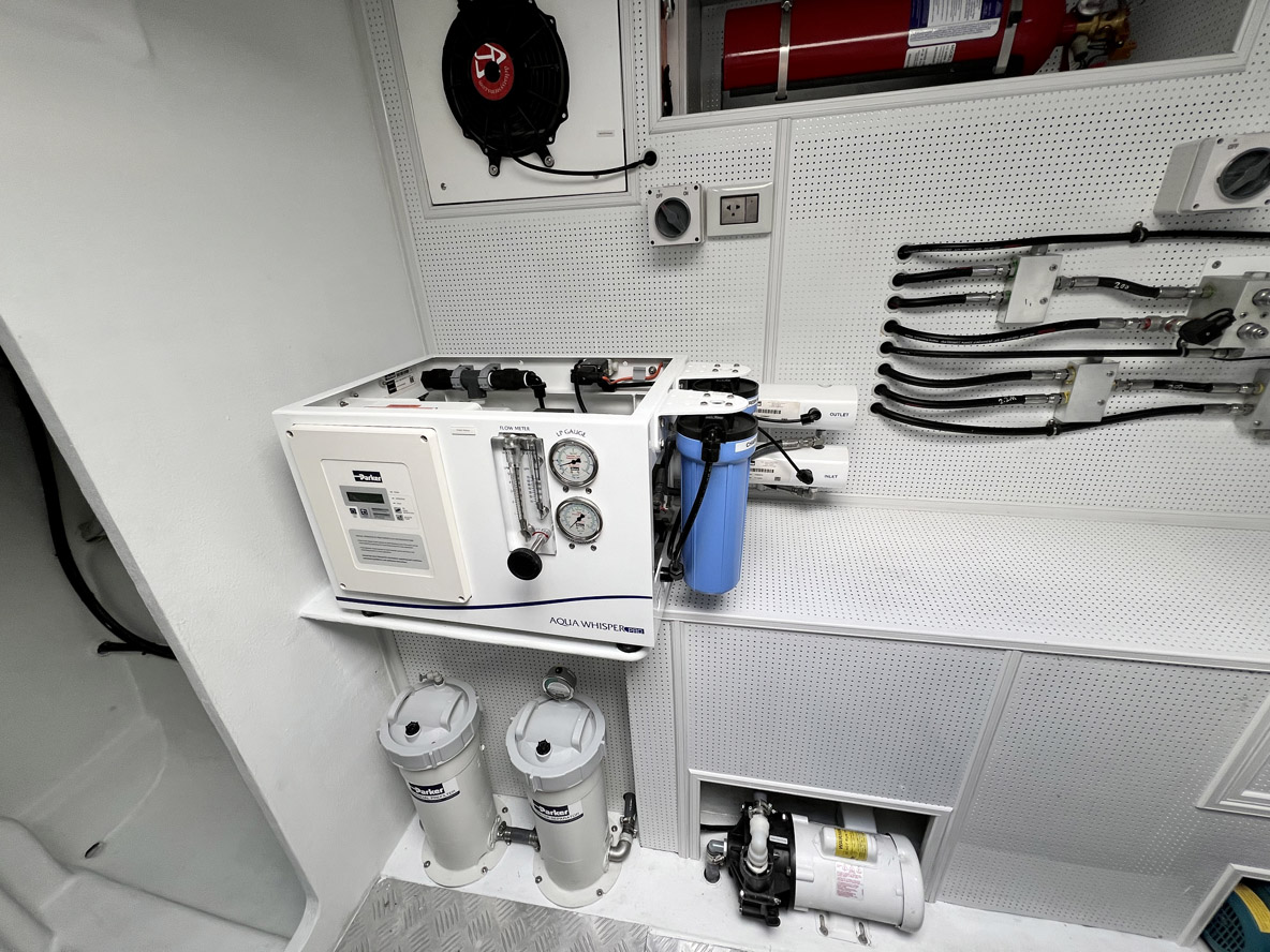 Suivant la taille  du multicoque, le dessalinisateur sera plus ou moins performant et… volumineux. Les gros  modèles d’aujourd’hui sont toutefois plus  compacts qu’il y a quelques années.