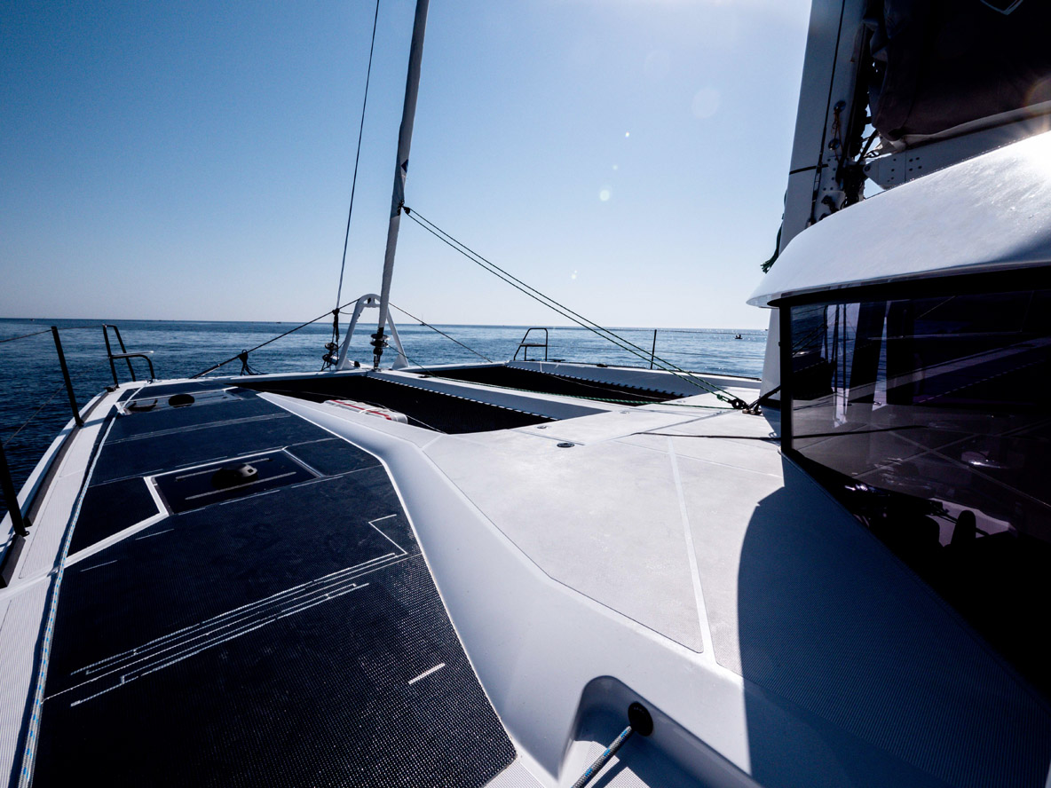 Le dessalinisateur est le plus souvent attelé à un générateur…  on lui préfère des panneaux solaires  !