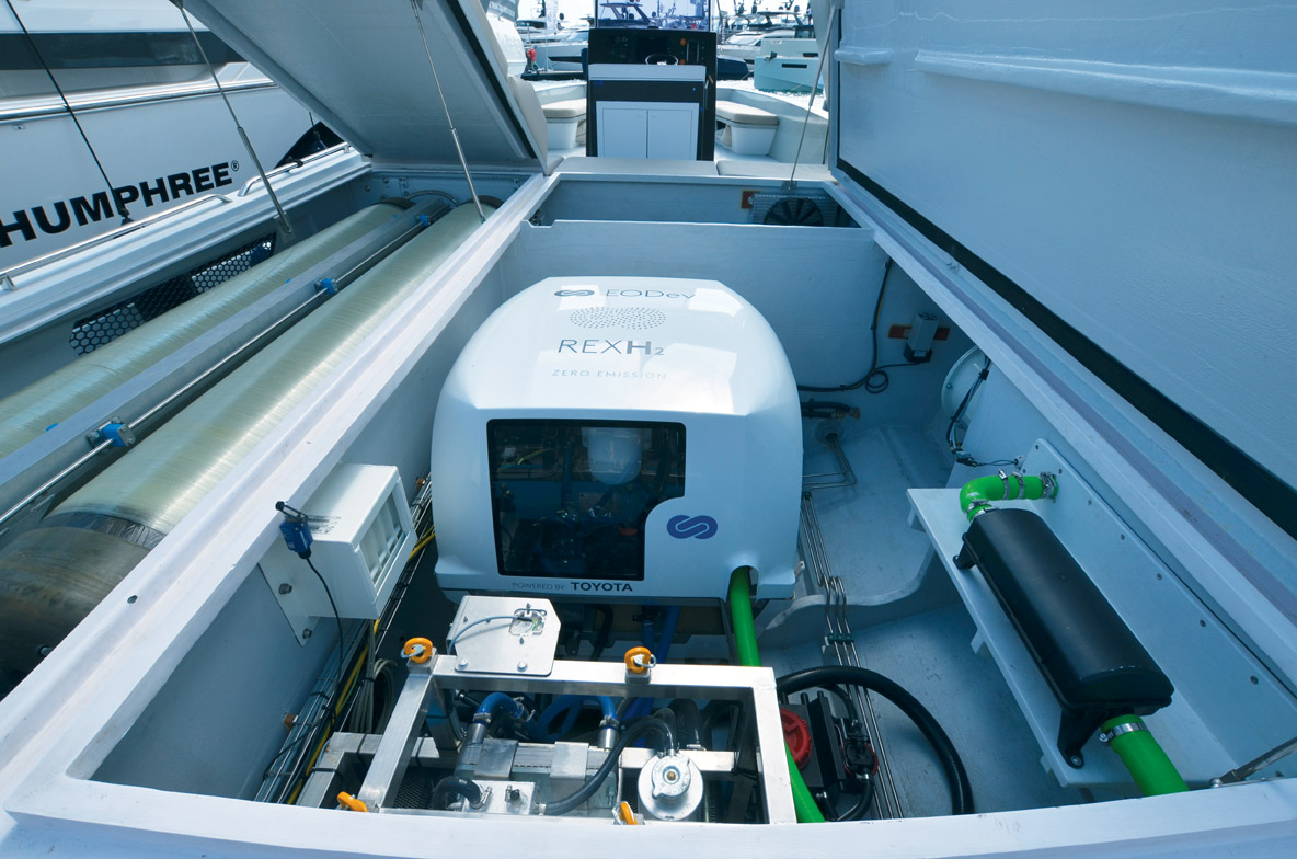 Le premier prototype de bateau de plaisance à hydrogène est Hynova. La pile REXH2 est dotée d’un élégant cocon caréné.