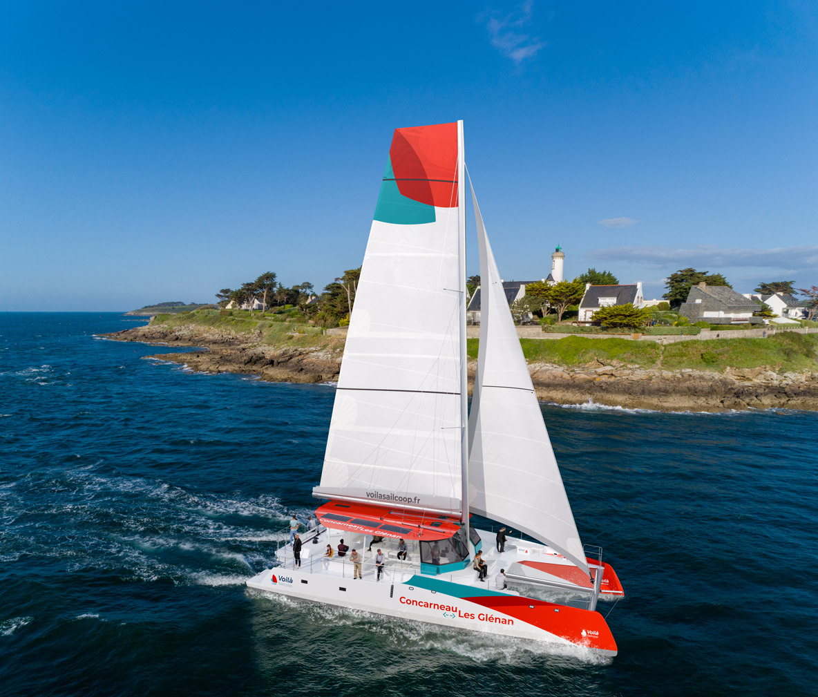 Sailcoop a travaillé avec VPLP pour concevoir un catamaran conçu spécifiquement pour le transport  de passagers à la voile.