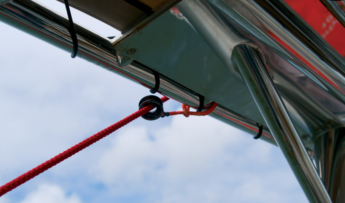 La poulie du barber est frappée directement sur le T-top du Pinball, démontrant l’adaptabilité du système.